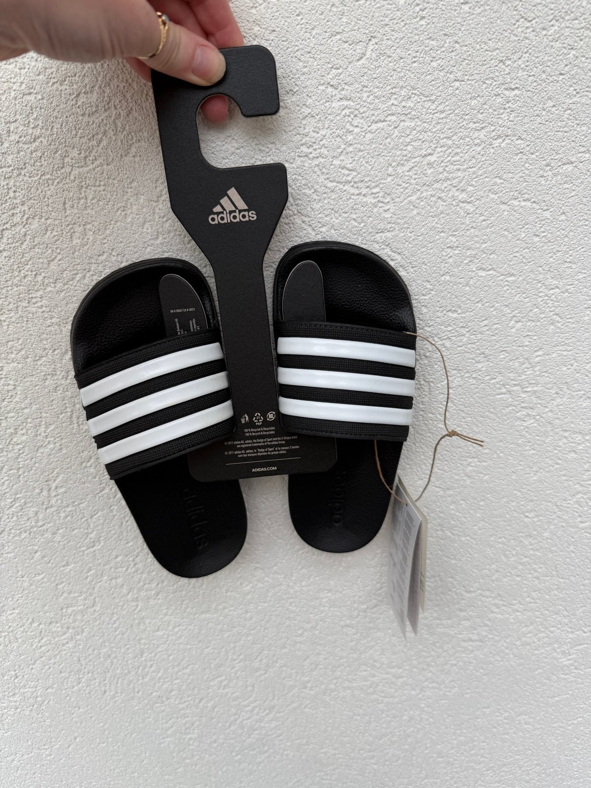 Nieuwe Adidas Adilette Shower K slippers maat 32, Ophalen of Verzenden, Nieuw, Jongen of Meisje