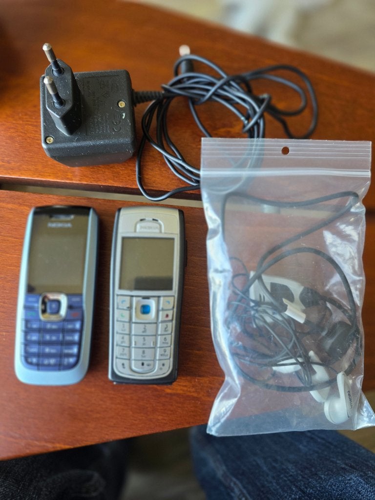 Nokia 2626 en 6230i, Telecommunicatie, Mobiele telefoons | Nokia, Gebruikt, Overige kleuren, Fysiek toetsenbord, Ophalen of Verzenden