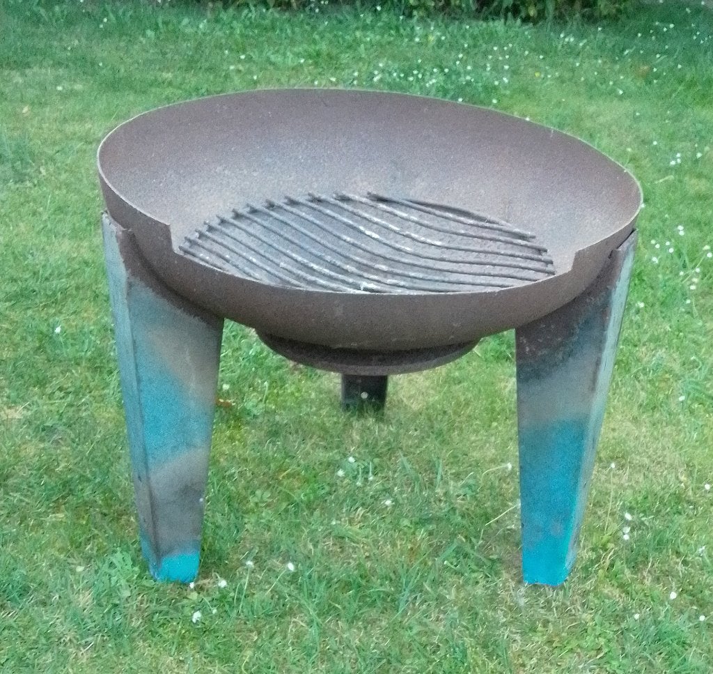Vuurschaal op poten groot doorsnee 55cm hoogte 55cm, Ophalen, Gebruikt