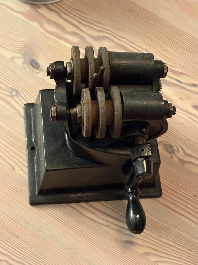 Antieke messenslijper, Ophalen