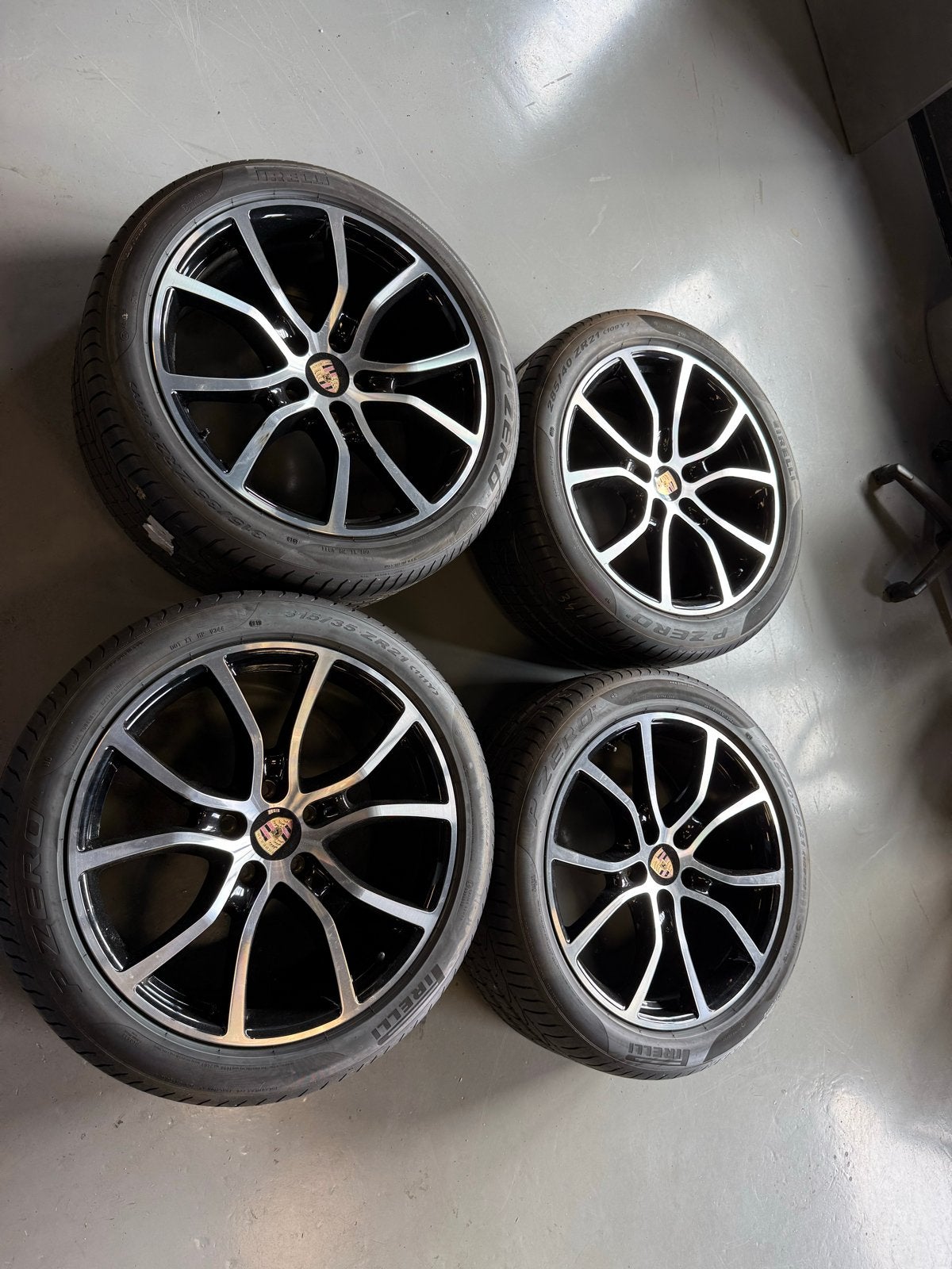Porsche 21 inch velgen met Pirelli P Zero zomerbanden, Auto-onderdelen, Ophalen, Gebruikt, 285 mm, Banden en Velgen