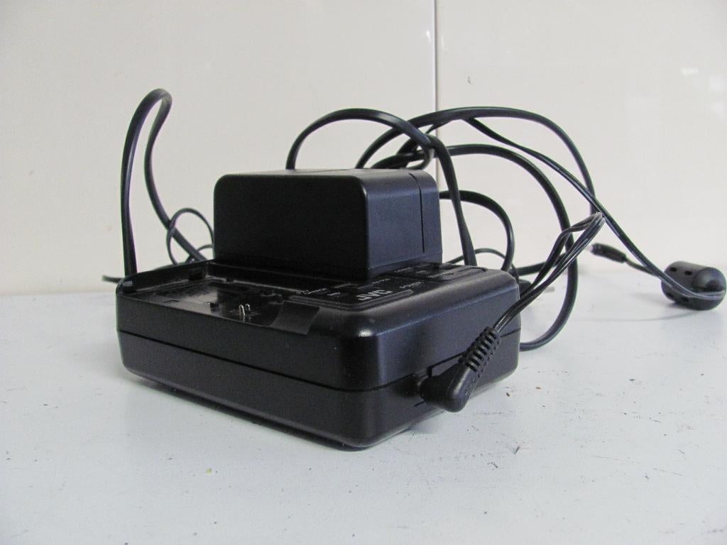 220v adapter/lader voor JVC analoge camera vhs-C, Ophalen of Verzenden, VHS-C of SVHS-C, Overige typen