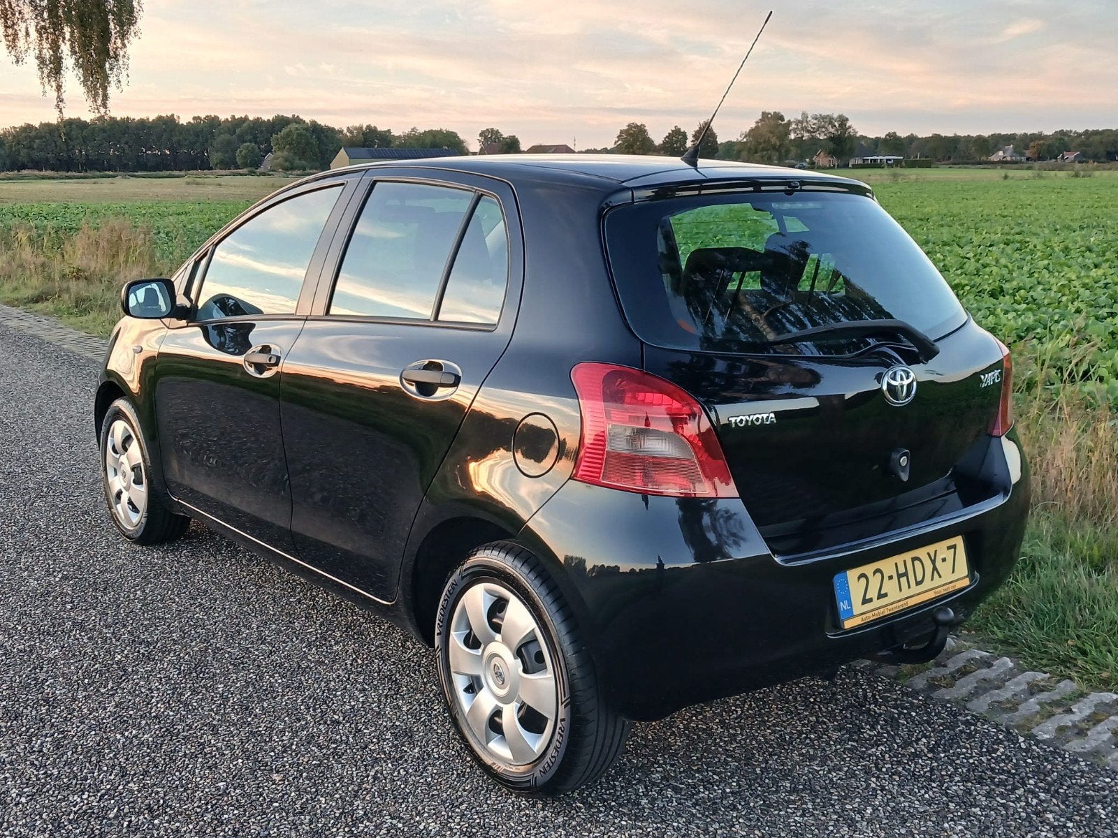 Foto 5 van Toyota Yaris 1.3 16V AIRCO 5 deurs NIEUW APK