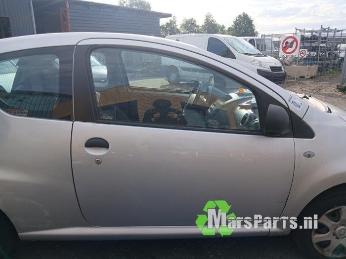 Portier 2Deurs rechts van een Peugeot 107, Auto-onderdelen, Gebruikt, -, Deur, -