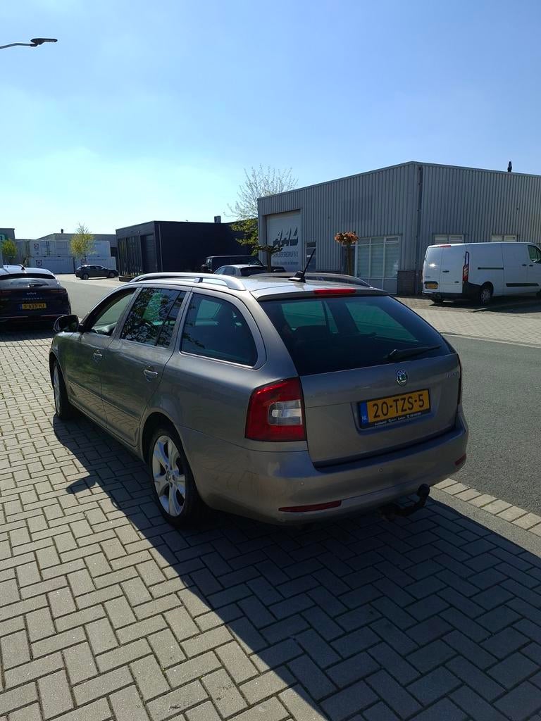 Skoda Octavia 1.2 TSI Combi Automaat DSG 2012 Beige, Stof, Zwart, 4 cilinders, Beige