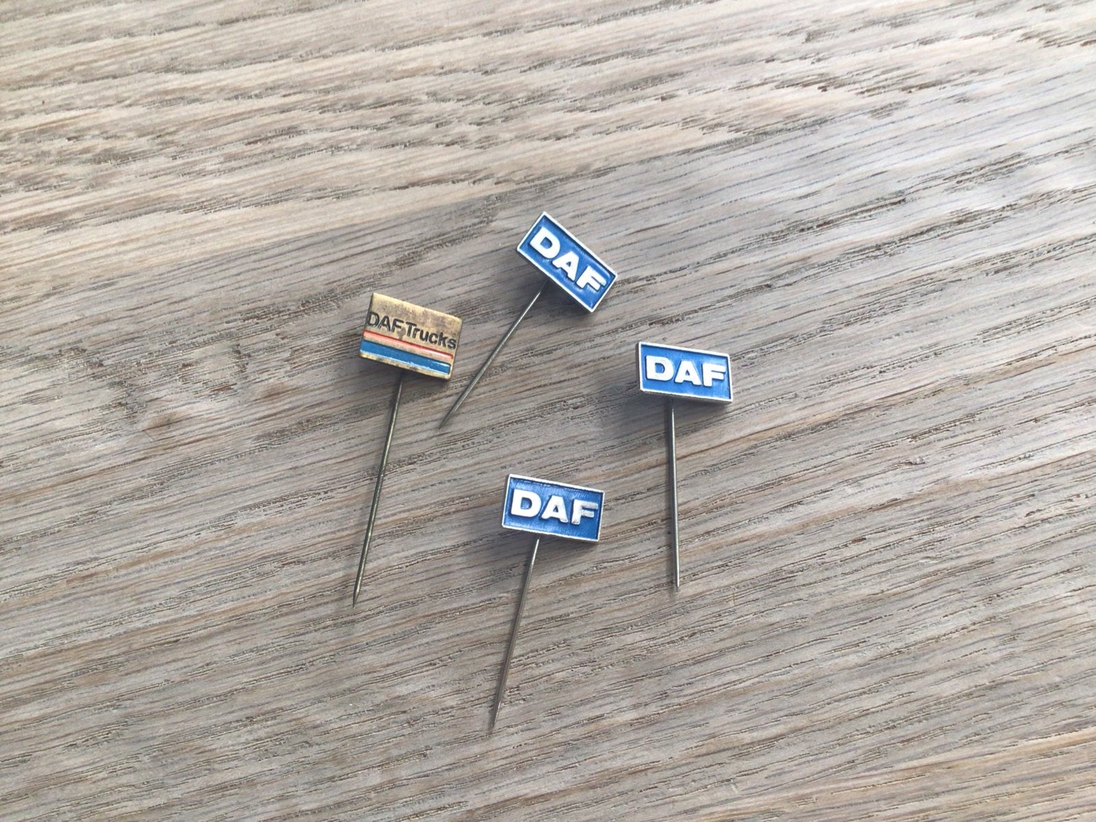 DAF Trucks Speldjes - Vintage Collectie (4 stuks), Ophalen of Verzenden, Gebruikt, Merk, Speldje of Pin