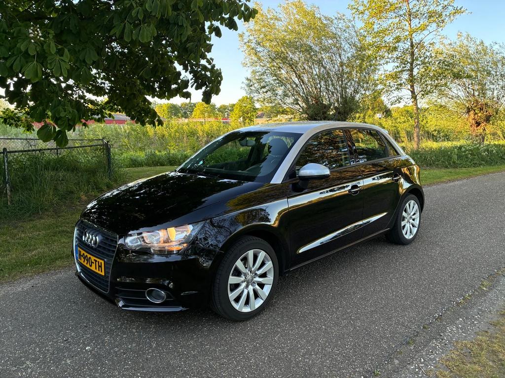 Audi A1 1.2 Tfsi 63KW SB 2014 Zwart Zilver, Voorwielaandrijving, 4 cilinders, Zwart, Handgeschakeld