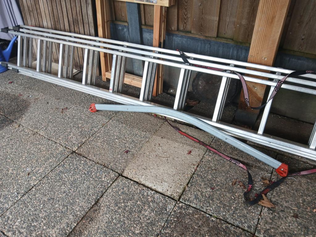 Hailo 3 x 12 treeds ladder., Doe-het-zelf en Verbouw, Ladders en Trappen, Ophalen, 4 meter of meer
