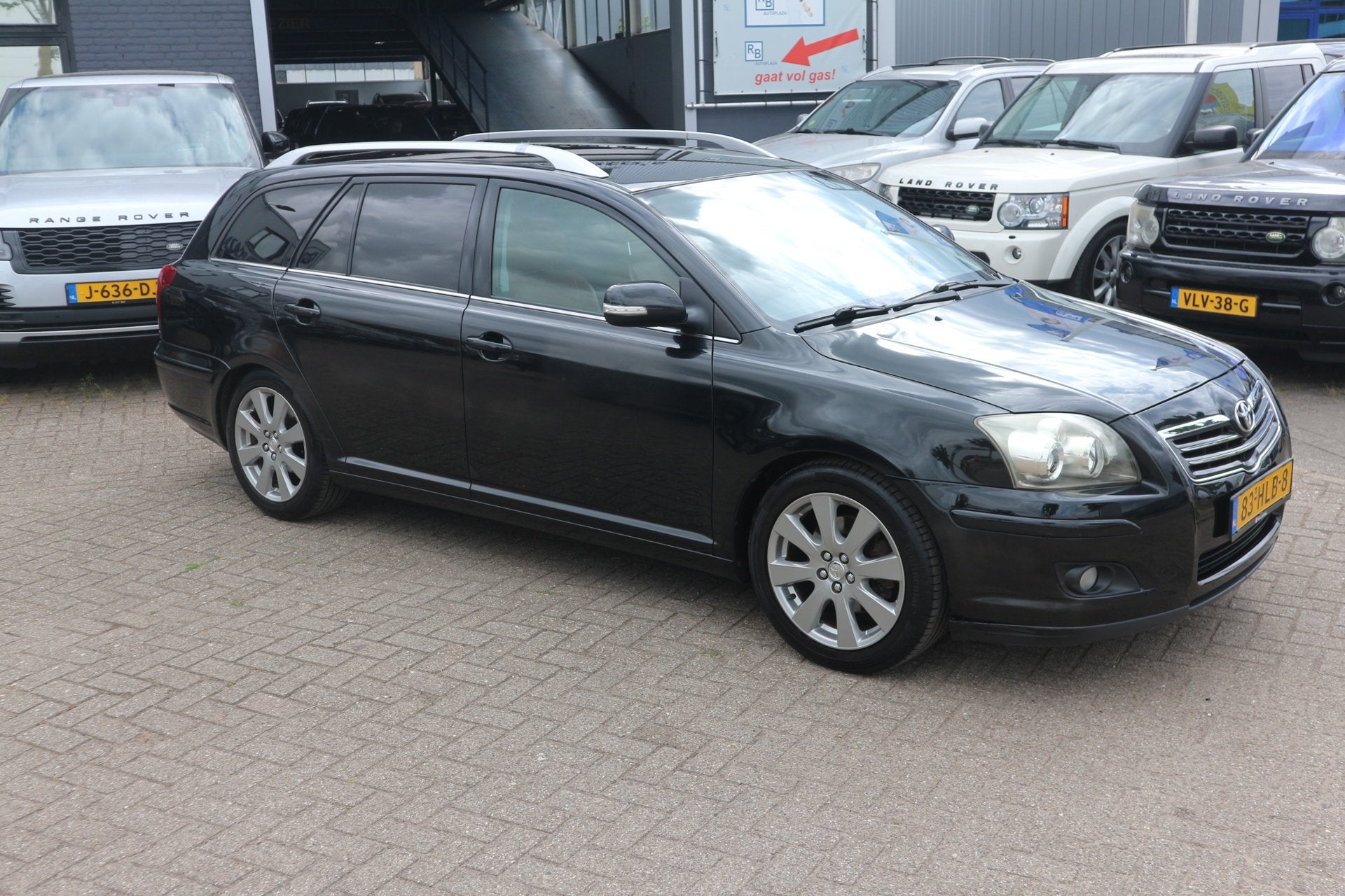 Toyota Avensis Wagon 2.0 VVTi Business Pro / AUTOMAAT / LEER, Auto's, 1998 cc, 1370 kg, 4 cilinders, Zwart