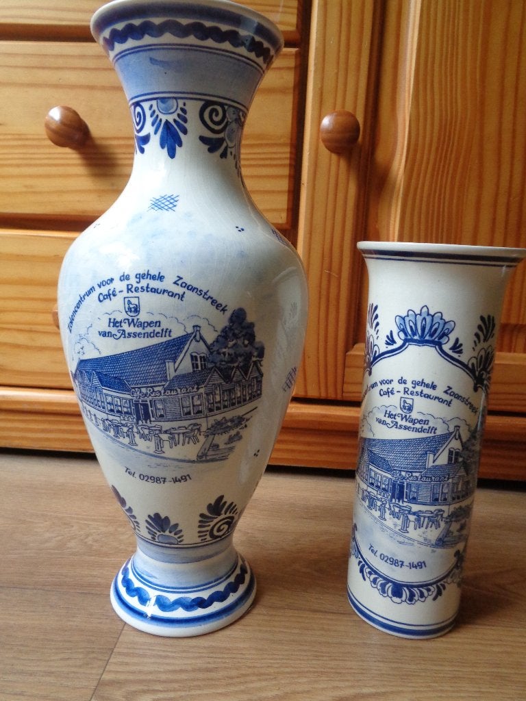 2 x Vaas Vazen Delfts Blauw Het Wapen van Assendelft, Antiek en Kunst, Ophalen