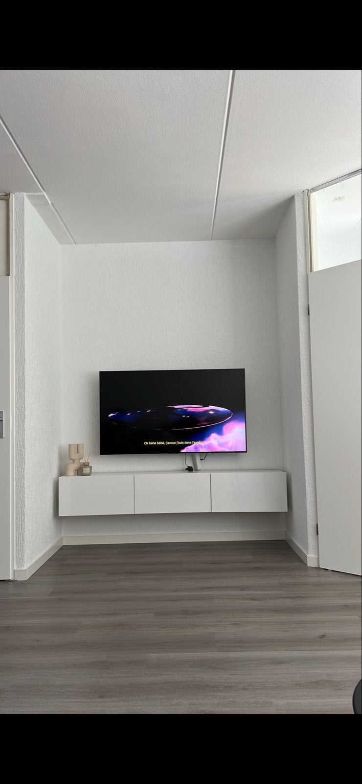 Wit zwevend tv-meubel 180cm, Huis en Inrichting, Kasten | Televisiemeubels, Zo goed als nieuw, Minder dan 100 cm, 150 tot 200 cm