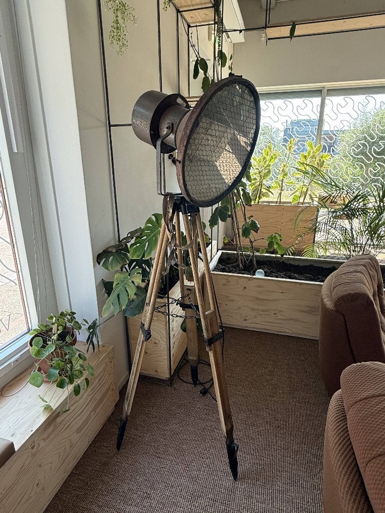 Industriële staande lamp (2 beschikbaar), Ophalen, Zo goed als nieuw, Glas, 150 tot 200 cm