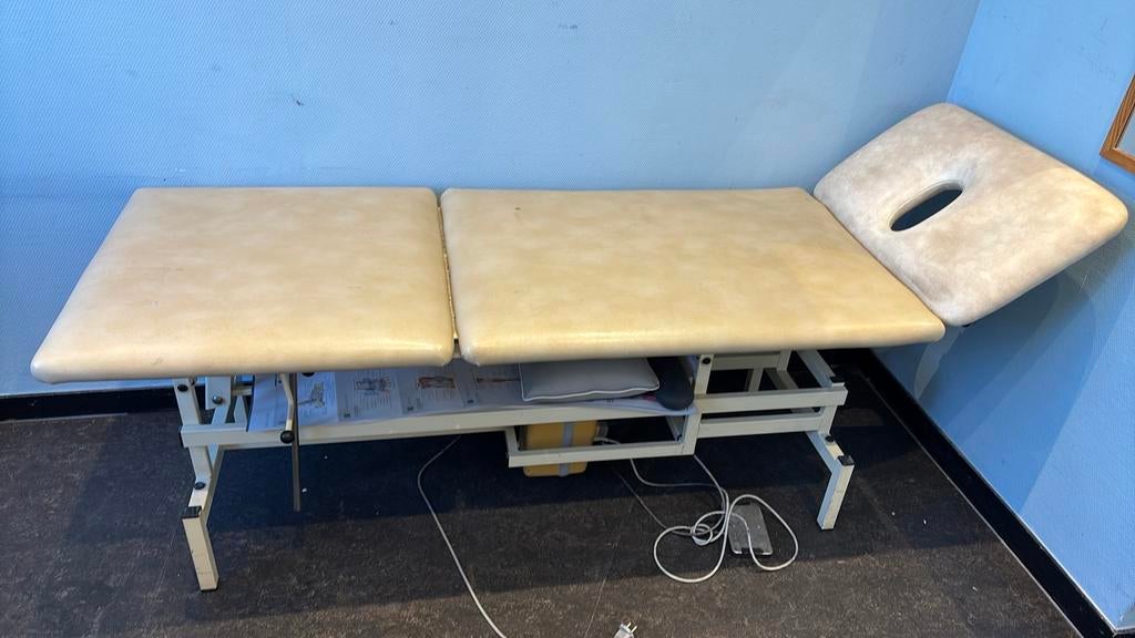 Behandelbank hoog-laag motorisch, Ophalen, Gebruikt, Massagetafel