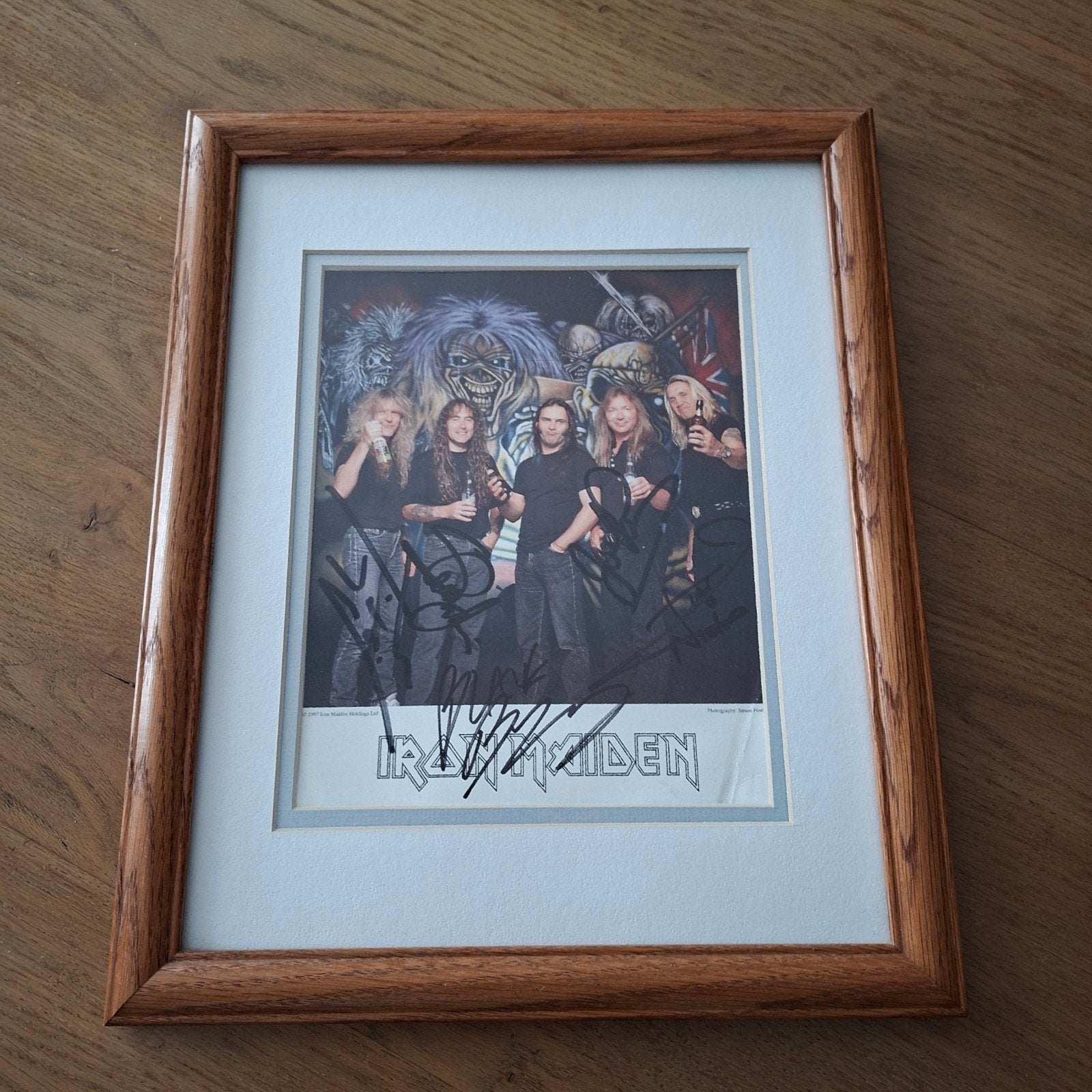 Iron Maiden poster/kaart met handtekeningen, ingelijst, Verzamelen, Ophalen of Verzenden, Gebruikt, Poster, Artwork of Schilderij