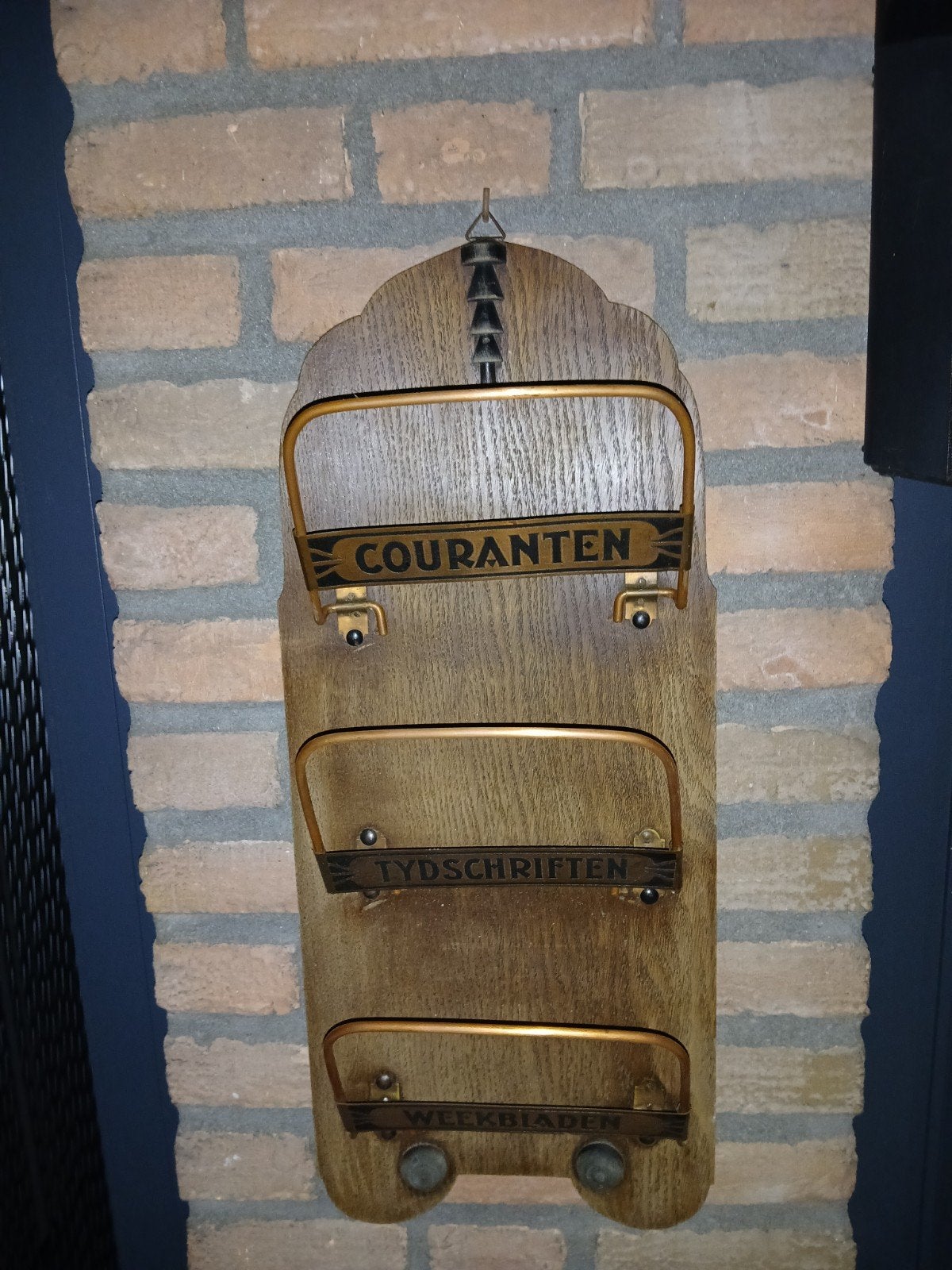 Vintage wand kranten/tijdschriftenhouder, Huis en Inrichting, Gebruikt, Meerdere vakken, Tijdschriftenrek, Hout