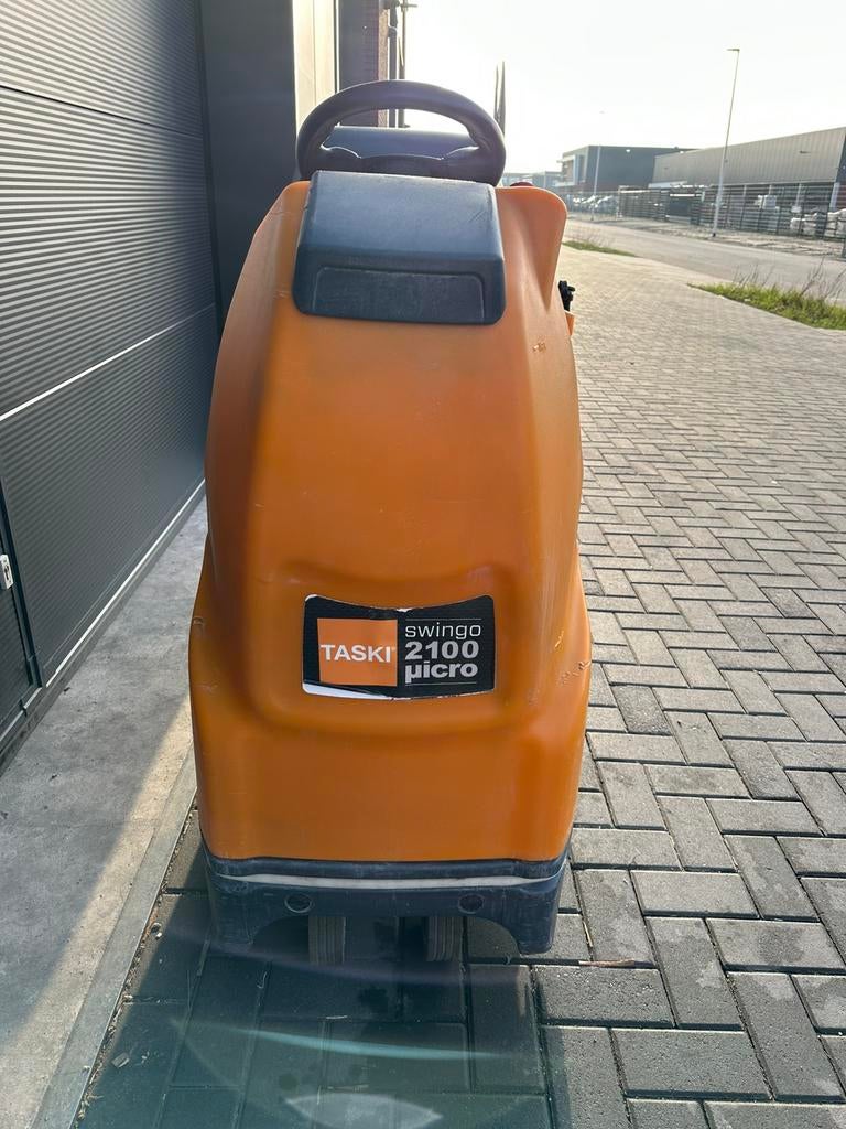 TASKI Swingo 2100 Micro Ride‑On Schrobzuigmachine, Ophalen, Bezem of Borstel