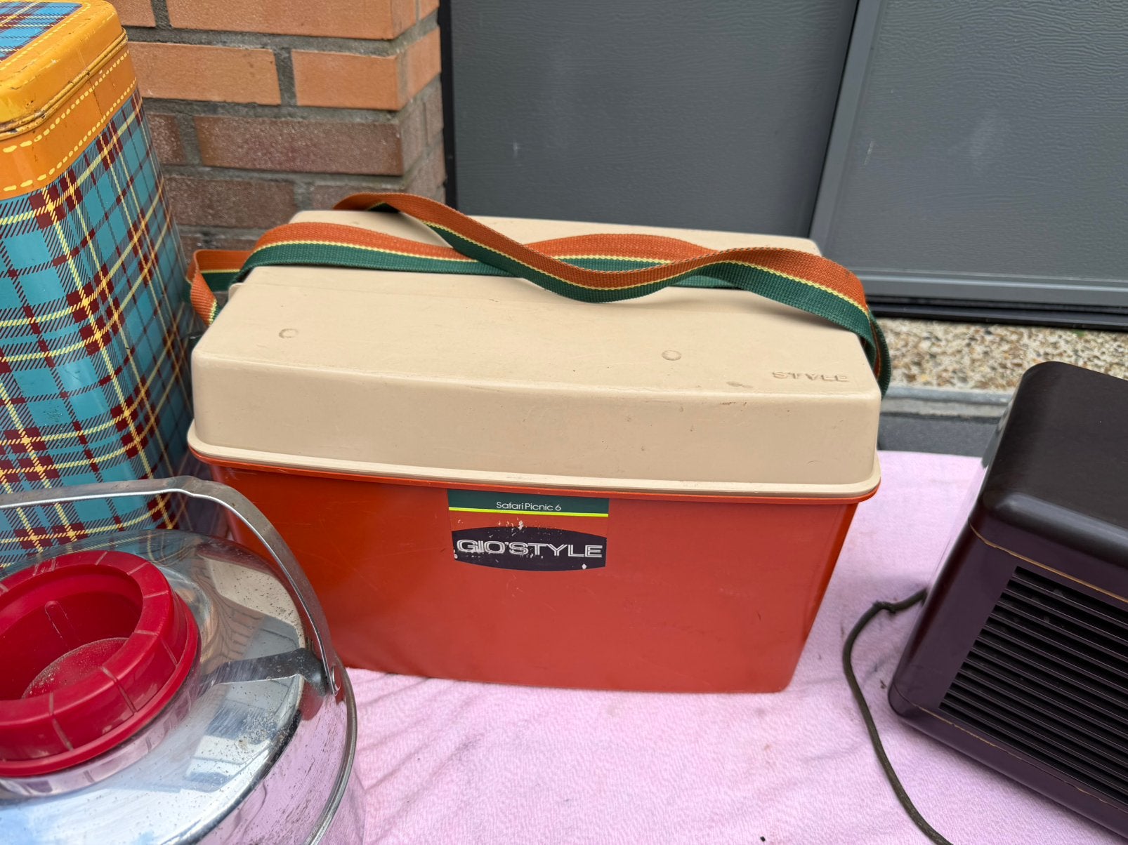 Vintage Gio style Safari Picnic 6 en Phillips buizenradio, Caravans en Kamperen, Ophalen of Verzenden, Gebruikt, Koelbox, Koelelement