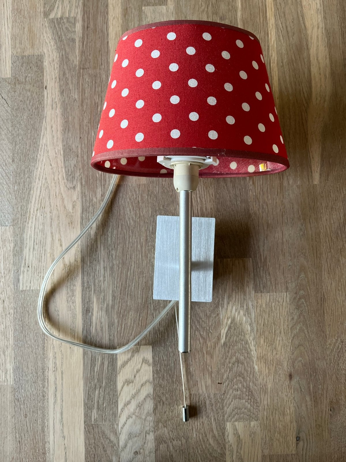 Wandlampje met verwisselbare kap - Rood met stippen, Huis en Inrichting, Ophalen, Met snoer/stekker, Gebruikt, Rood