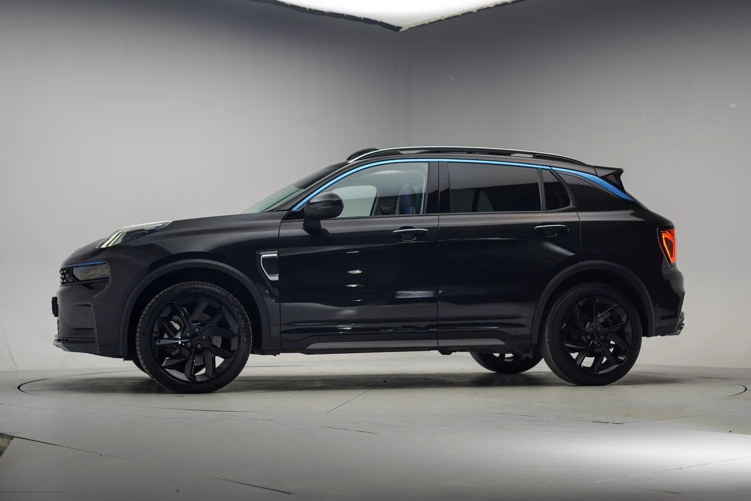 Lynk & Co 01 1.5 PHEV MY22 Zwart [ SoH 96,5% | Pano 360cam, Auto's, Zwart, Plug-in hybride, Bedrijf, 1854 kg