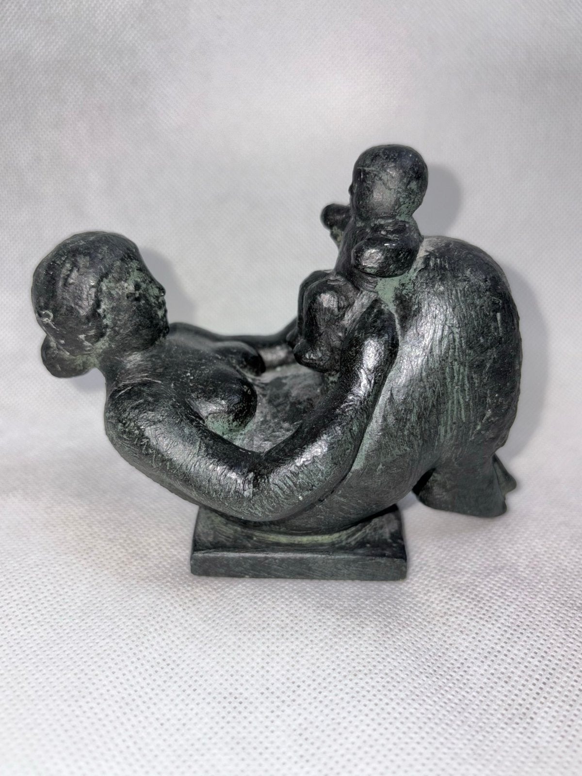 Vintage beeldje: Moeder en kind, Minder dan 20 cm, Ophalen of Verzenden, Zwart, Beeld