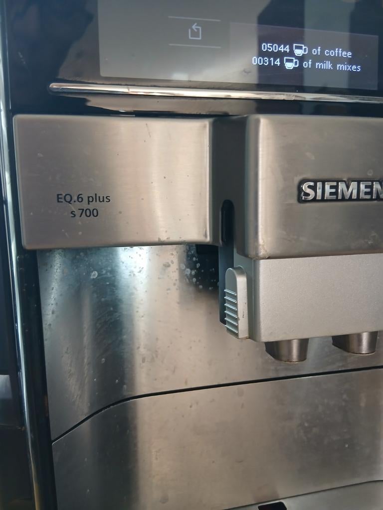 Siemens EQ.6 Plus S700 Volautomatische Koffiemachine, Witgoed en Apparatuur, Koffiezetapparaten, Gebruikt, 10 kopjes of meer, Koffiemachine