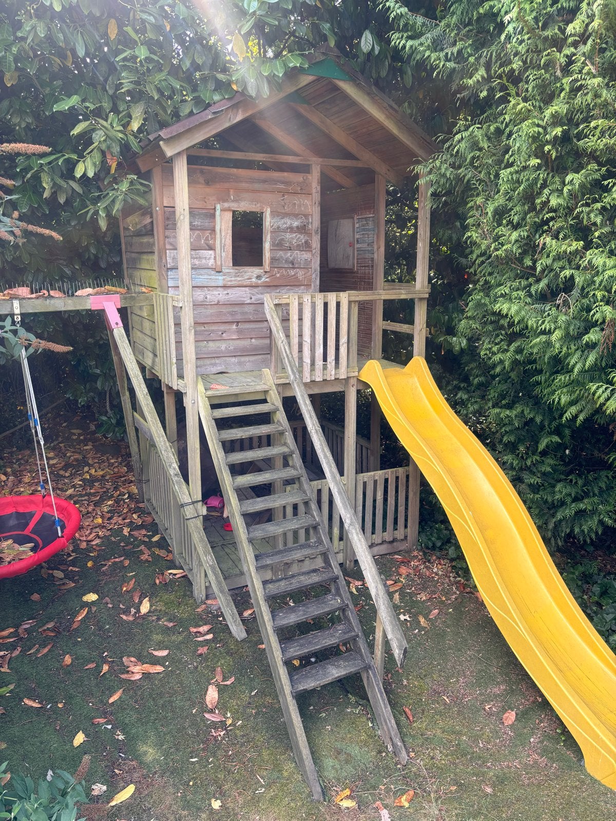 Houten speelhuisje met glijbaan, Kinderen en Baby's, Speelgoed | Buiten | Speelhuisjes, Ophalen, Gebruikt, Hout