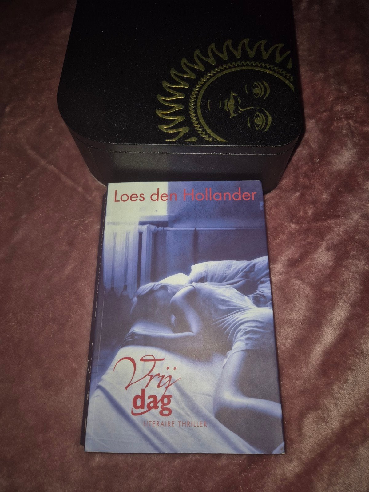 Vrijdag - Loes den Hollander (Literaire thriller), Ophalen of Verzenden, Zo goed als nieuw, Loes den Hollander, Nederland