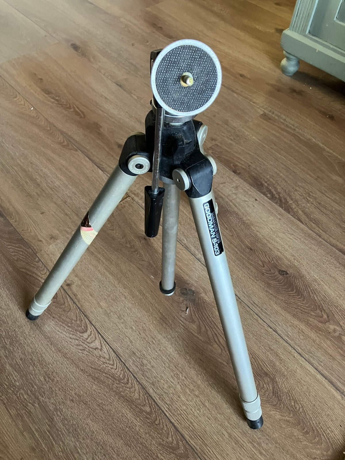 Goodman D-103 foto / film statief koopje, Audio, Tv en Foto, Ophalen of Verzenden, Zo goed als nieuw, Minder dan 150 cm, Driepoot