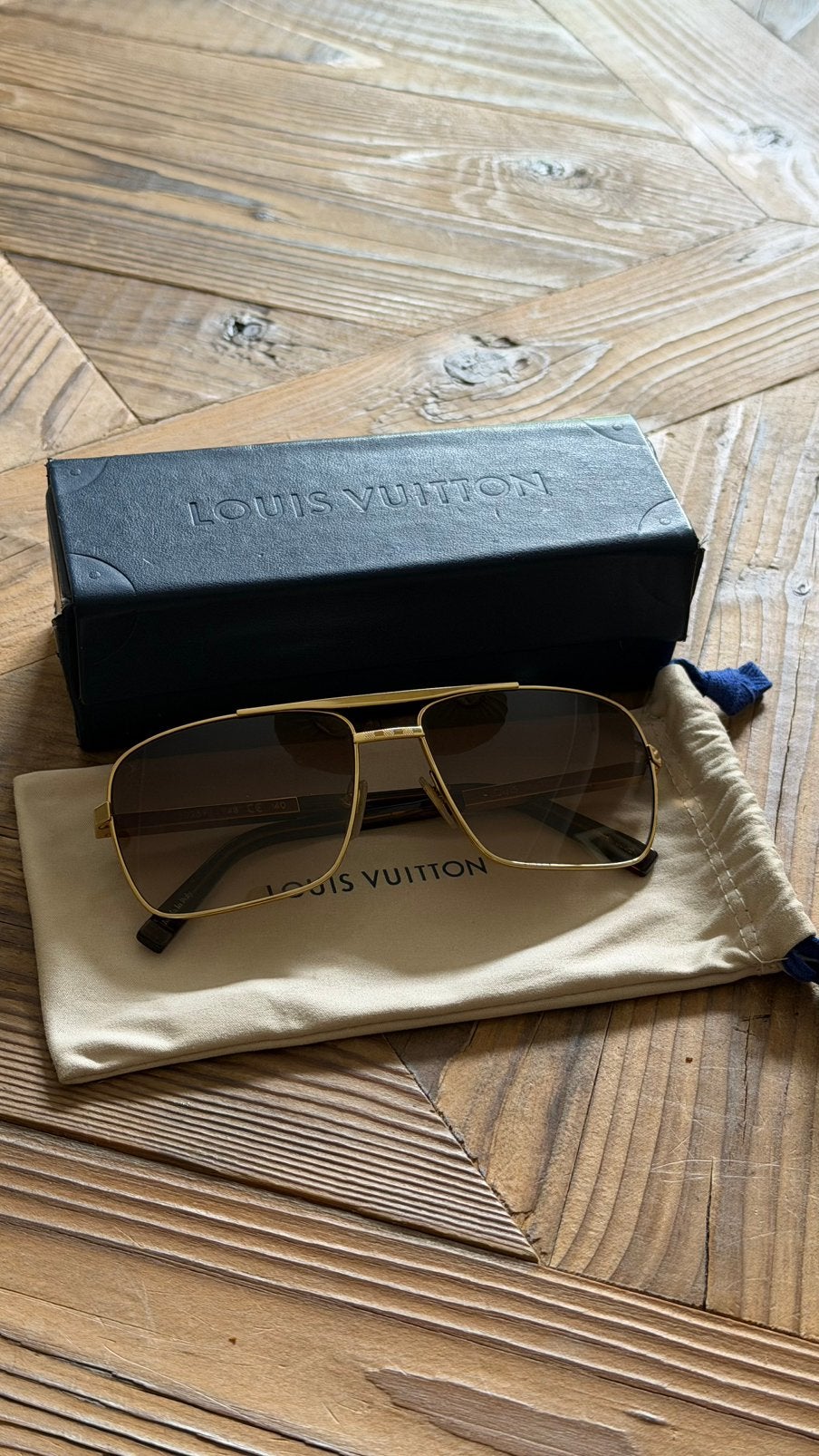 Louis Vuitton Zonnebril - Goud, Ophalen of Verzenden, Zo goed als nieuw, Bruin, Overige merken