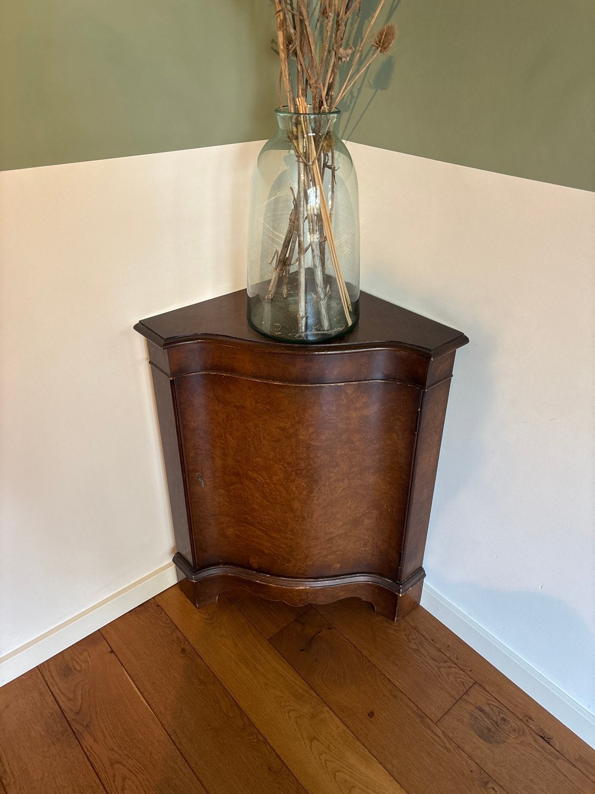 Antiek Vintage Hoekkastje - Elegant en Functioneel, Antiek en Kunst, Antiek | Meubels | Kasten, Ophalen