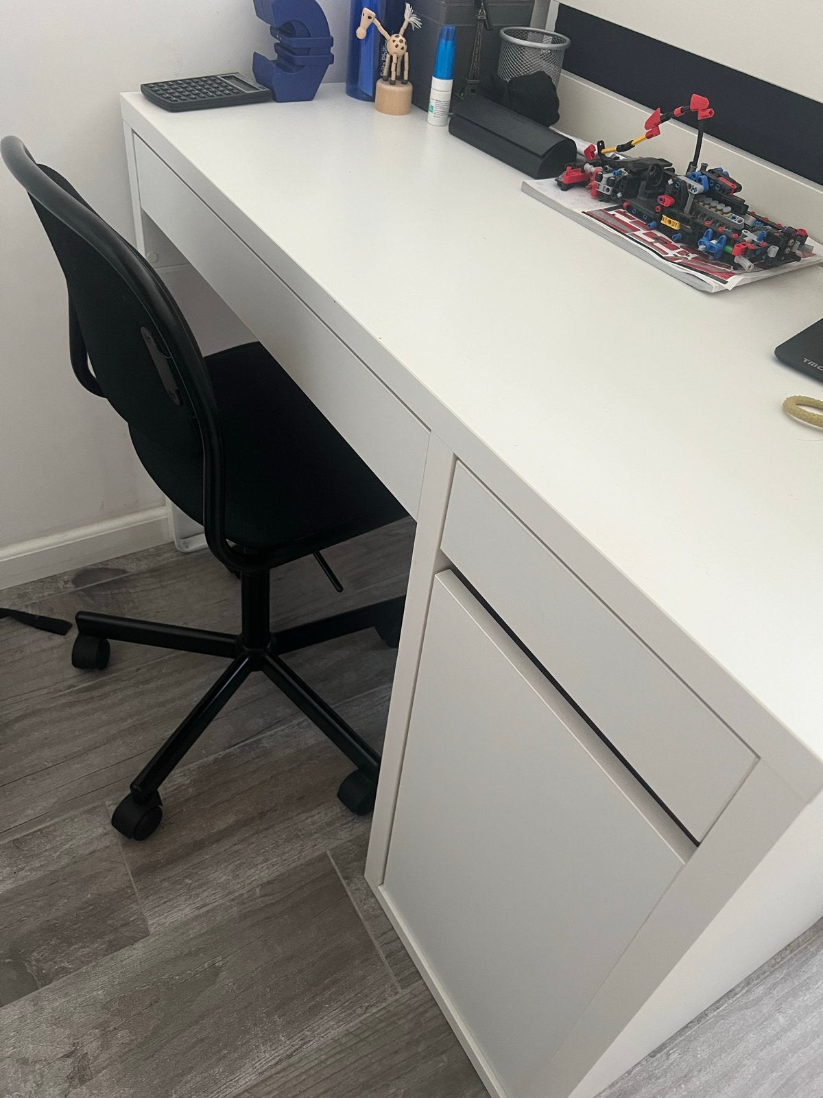 Ikea bureau met bureaustoel - ideaal voor kinderkamer, Huis en Inrichting, Bureaus, Ophalen, Gebruikt, IKEA, Kinderbureau