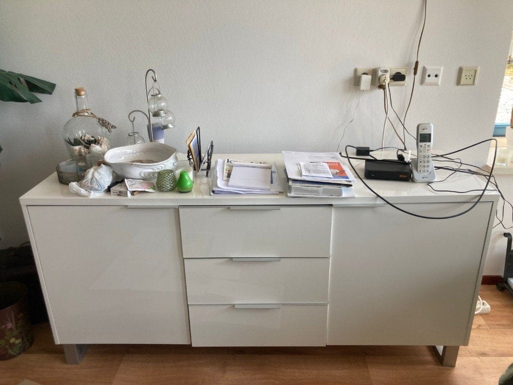 mooi wit dressoir, Huis en Inrichting, Kasten | Dressoirs, Ophalen, Zo goed als nieuw, Modern, 25 tot 50 cm