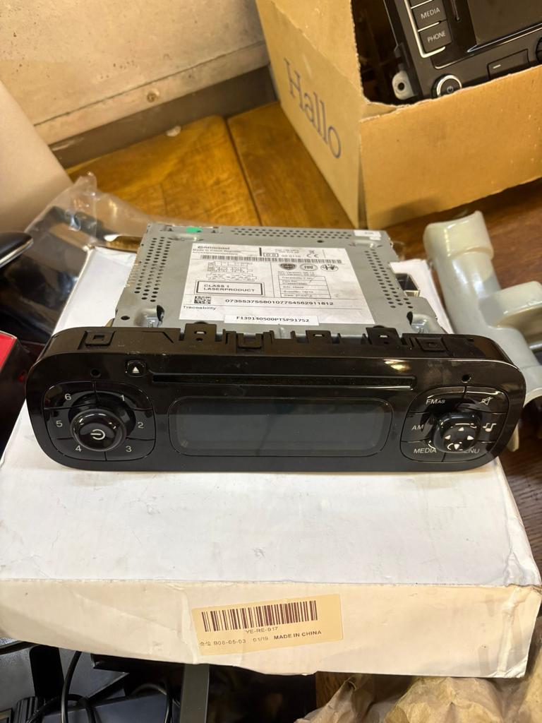 Fiat 500 Radio CD Speler Continental F139140500PTSP91752, Ophalen of Verzenden, Gebruikt
