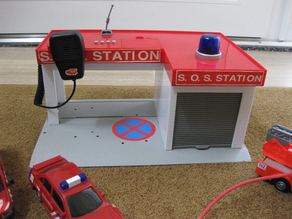 Brandweerkazerne garage met brandweerauto's, Ophalen of Verzenden, Zo goed als nieuw