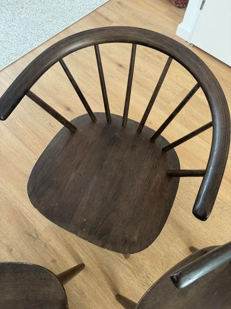 3 houten spijlenstoelen / eetkamerstoelen – donkerbruin, Huis en Inrichting, Stoelen, Gebruikt, Ophalen of Verzenden, Hout, Drie
