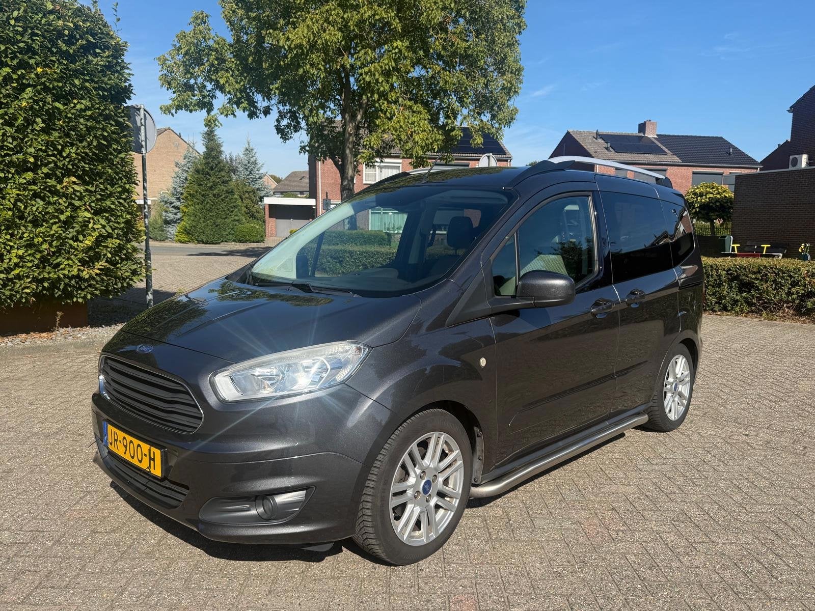 Ford Tourneo Courier 1.0 Titanium, Auto's, Voorwielaandrijving, Euro 5, Gebruikt, Zwart