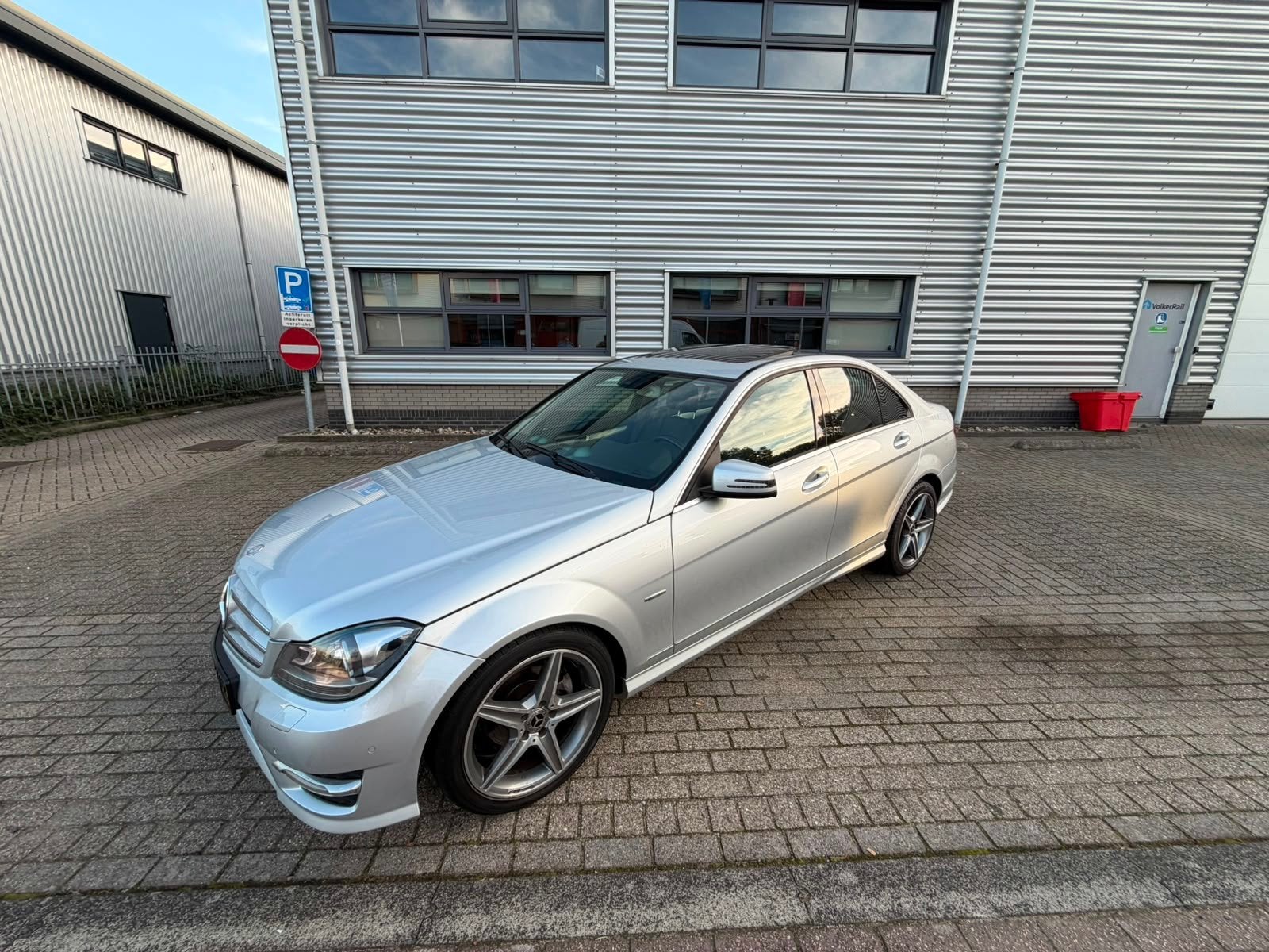 Foto 18 van Mercedes-Benz C-klasse 180 Avantgarde AMG - Automaat - Schui
