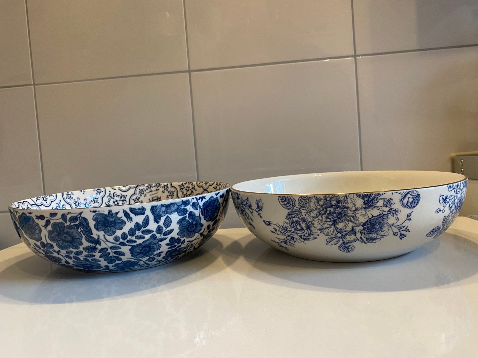 AH 2 x schalen blauwe bloemen, Ophalen, Gebruikt, Schaal of Schalen, Overige stijlen
