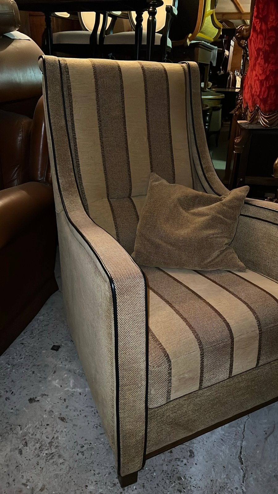 MAGAZIJNEN LEEGVERKOOP FAUTEUILS EN MEUBELS, Huis en Inrichting, Ophalen, Gebruikt, Bruin, Eén