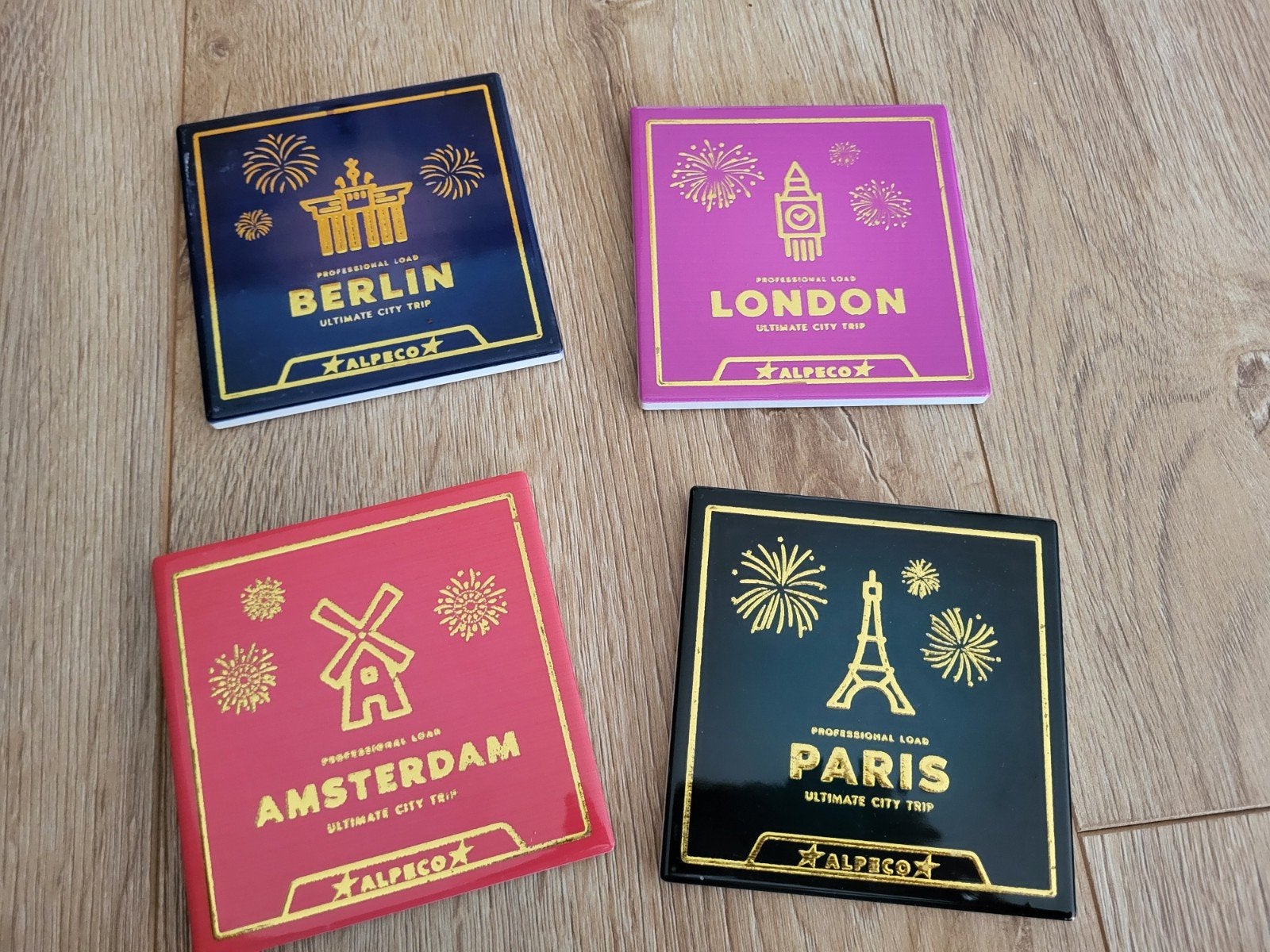4 tegeltjes of viltjes Paris Londen, Verzamelen, Ophalen, Nieuw, Viltje(s), Overige merken