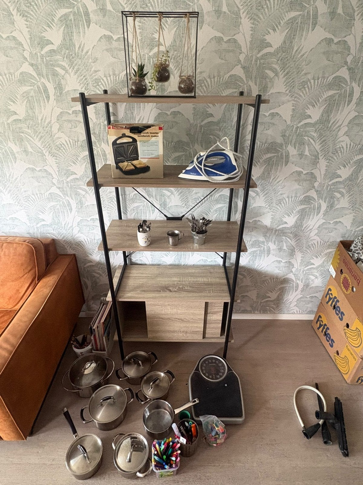 Metalen en houten rek met diverse spullen, Ophalen, Gebruikt