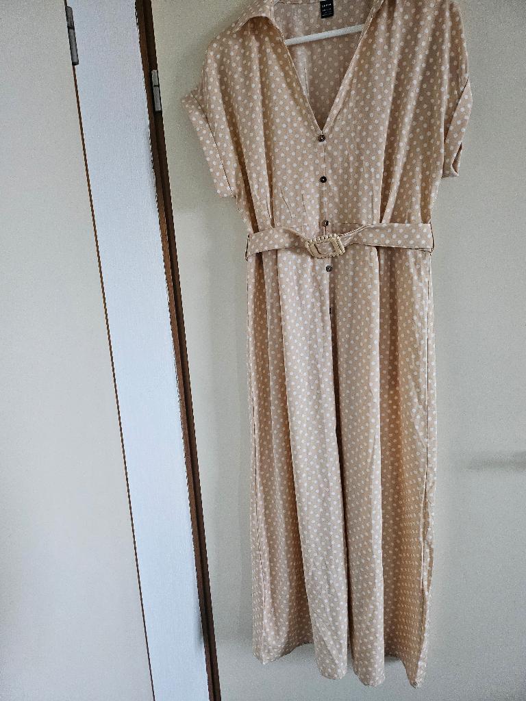 Leuke beige jurk, Beige, Maat 42/44 (L), Ophalen of Verzenden, Zo goed als nieuw