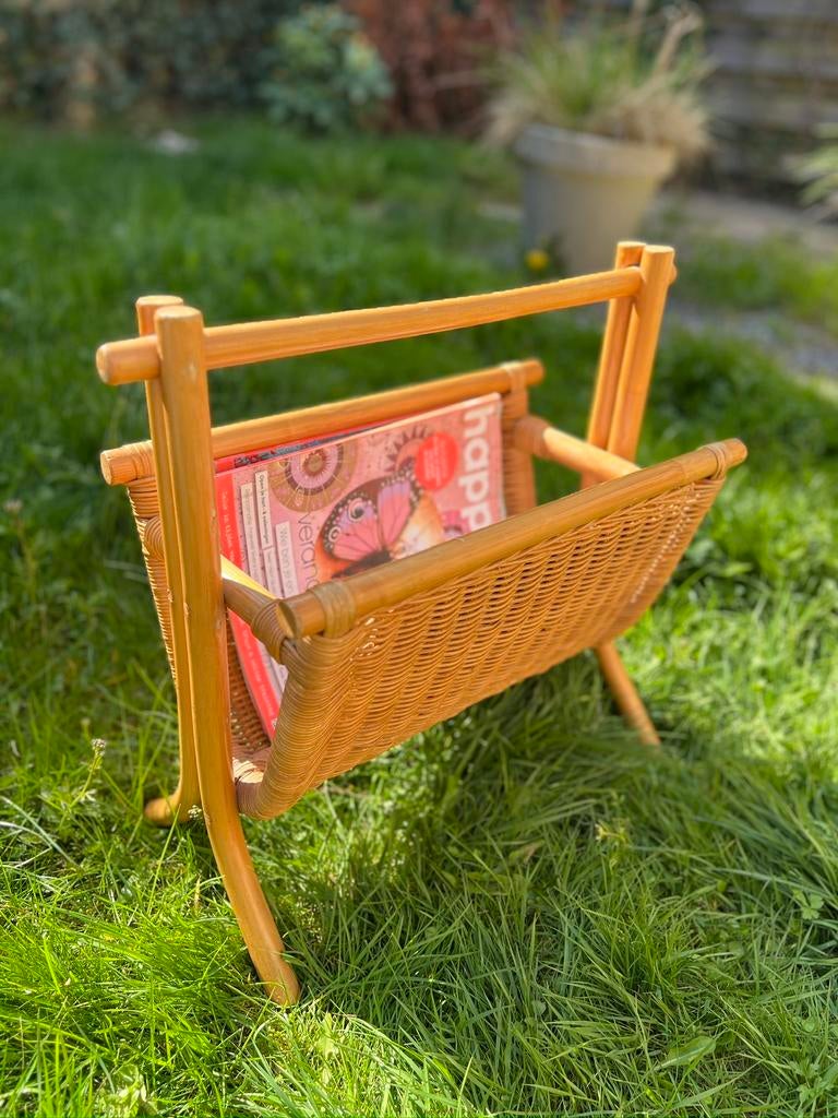 Rieten lectuurmand, Huis en Inrichting, Woonaccessoires | Krantenbakken en Lectuurbakken, Ophalen of Verzenden, Zo goed als nieuw