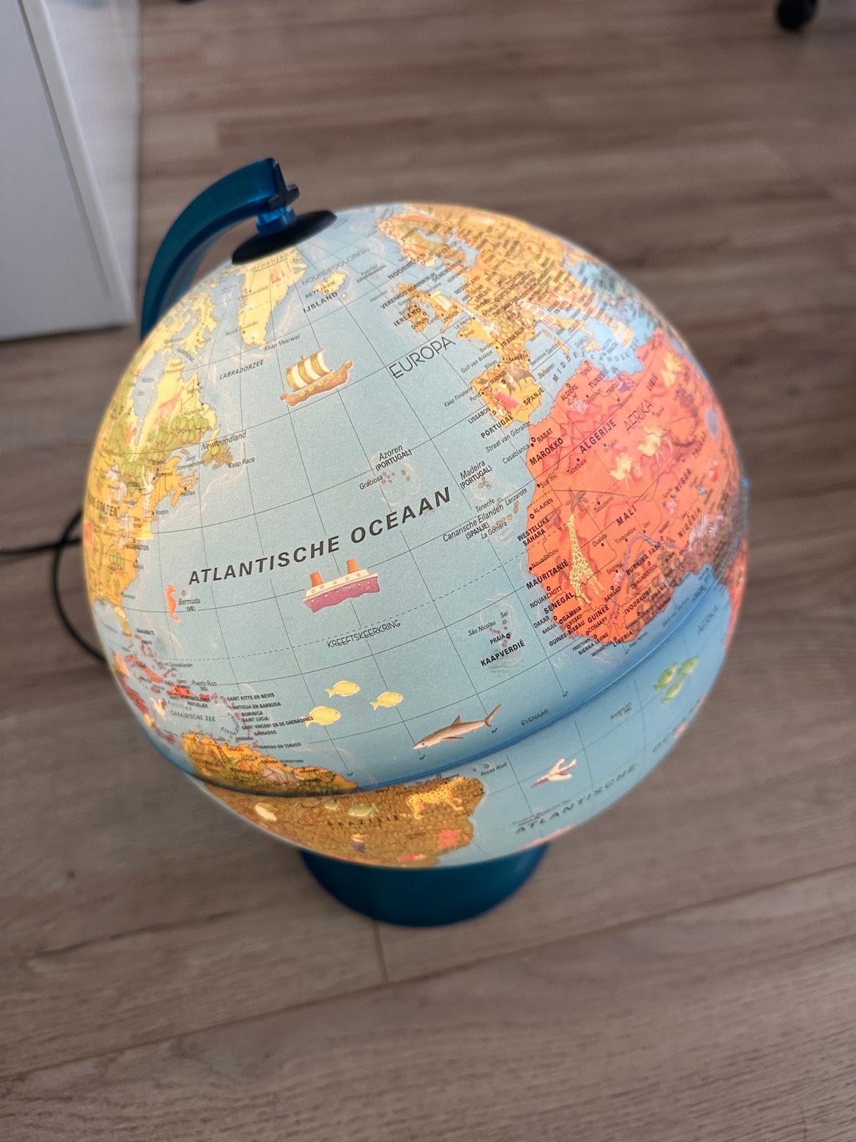 Verlichte Wereldbol - Educatief en Decoratief, Ophalen, Kunststof, Draaibaar, Zo goed als nieuw
