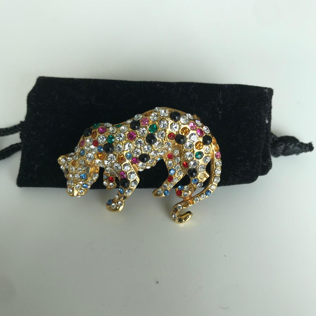 Broche jaguar met gekleurd glas, Ophalen of Verzenden, Overige materialen