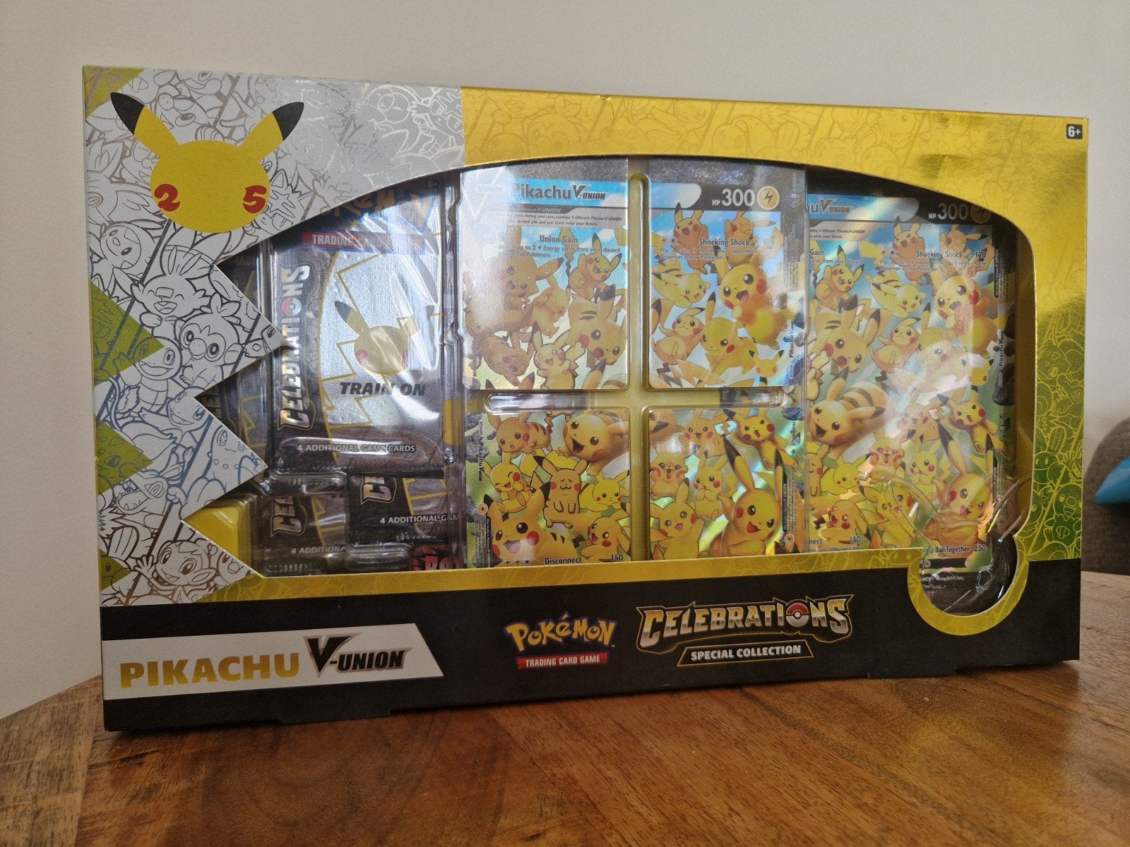 Pokémon Celebrations Pikachu V-UNION Special Collection, Ophalen of Verzenden, Nieuw, Overige typen