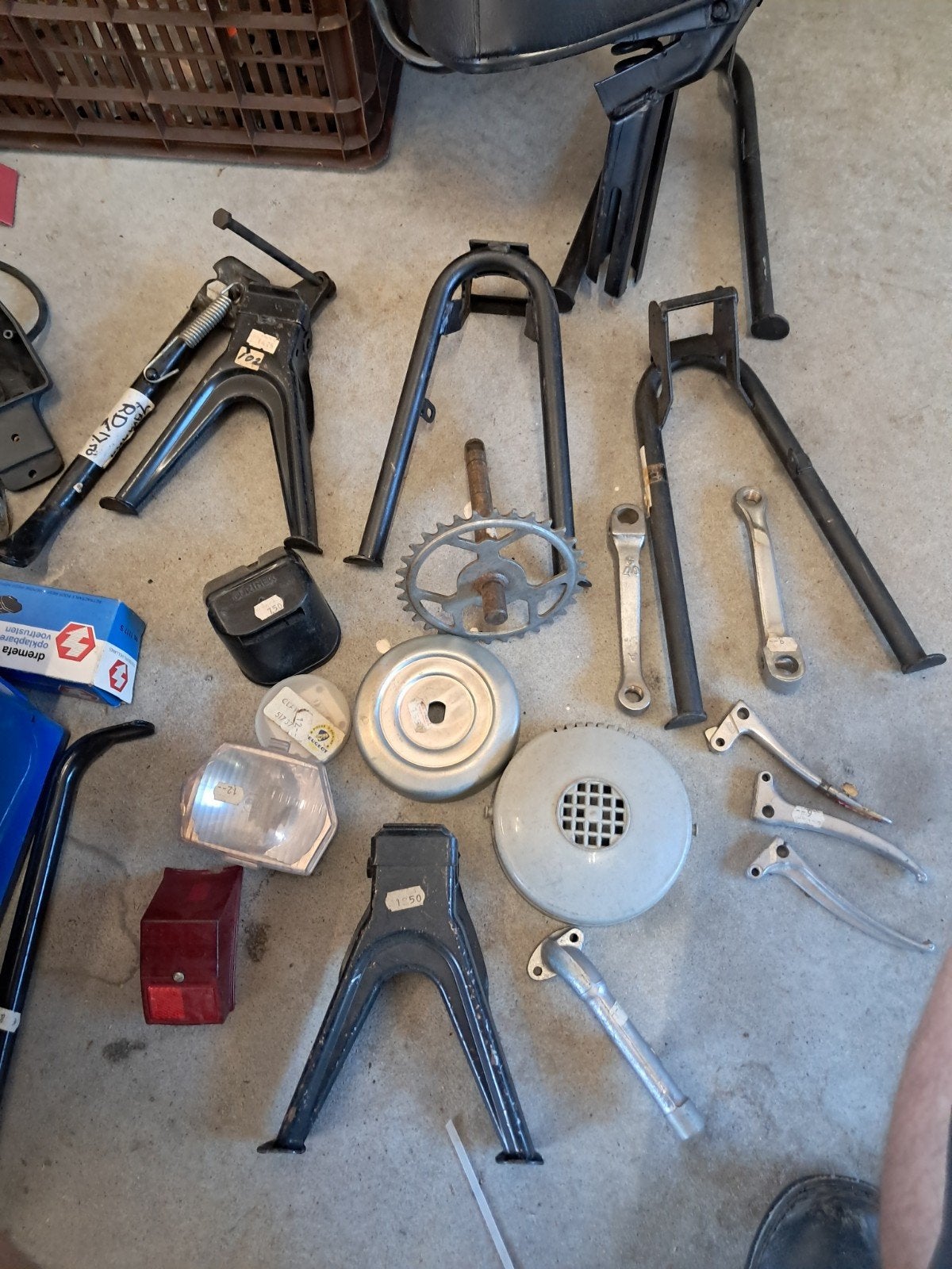 Te koop nos onderdelen Peugeot 102 103, Fietsen en Brommers, Brommeronderdelen | Oldtimers, Ophalen of Verzenden, Nieuw, Overige merken