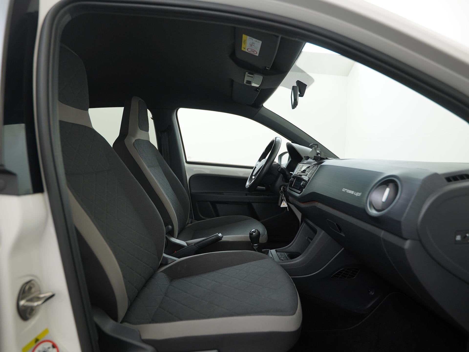 Volkswagen Up! 1.0 BMT Cross up! | Stoelverwarming | Lichtme, Auto's, Voorwielaandrijving, 12 maanden, Stof, 4 stoelen