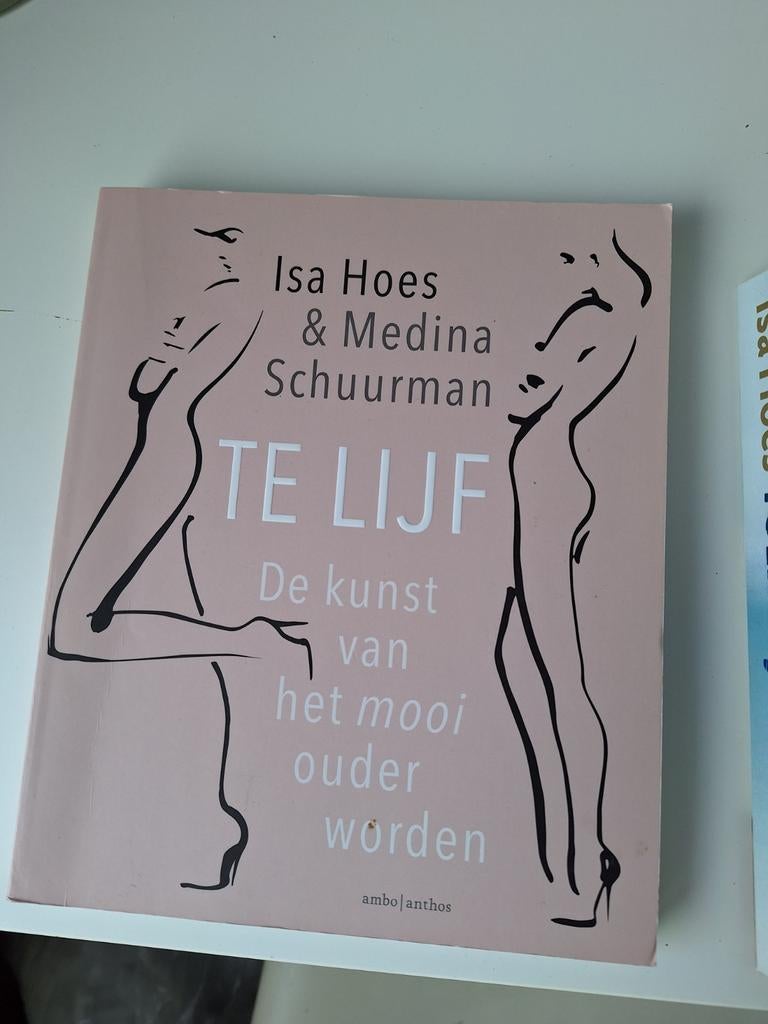 Isa Hoes - Te lijf boek + gratis boek, Boeken, Ophalen, Isa Hoes; Medina Schuurman, Zo goed als nieuw, Mode algemeen