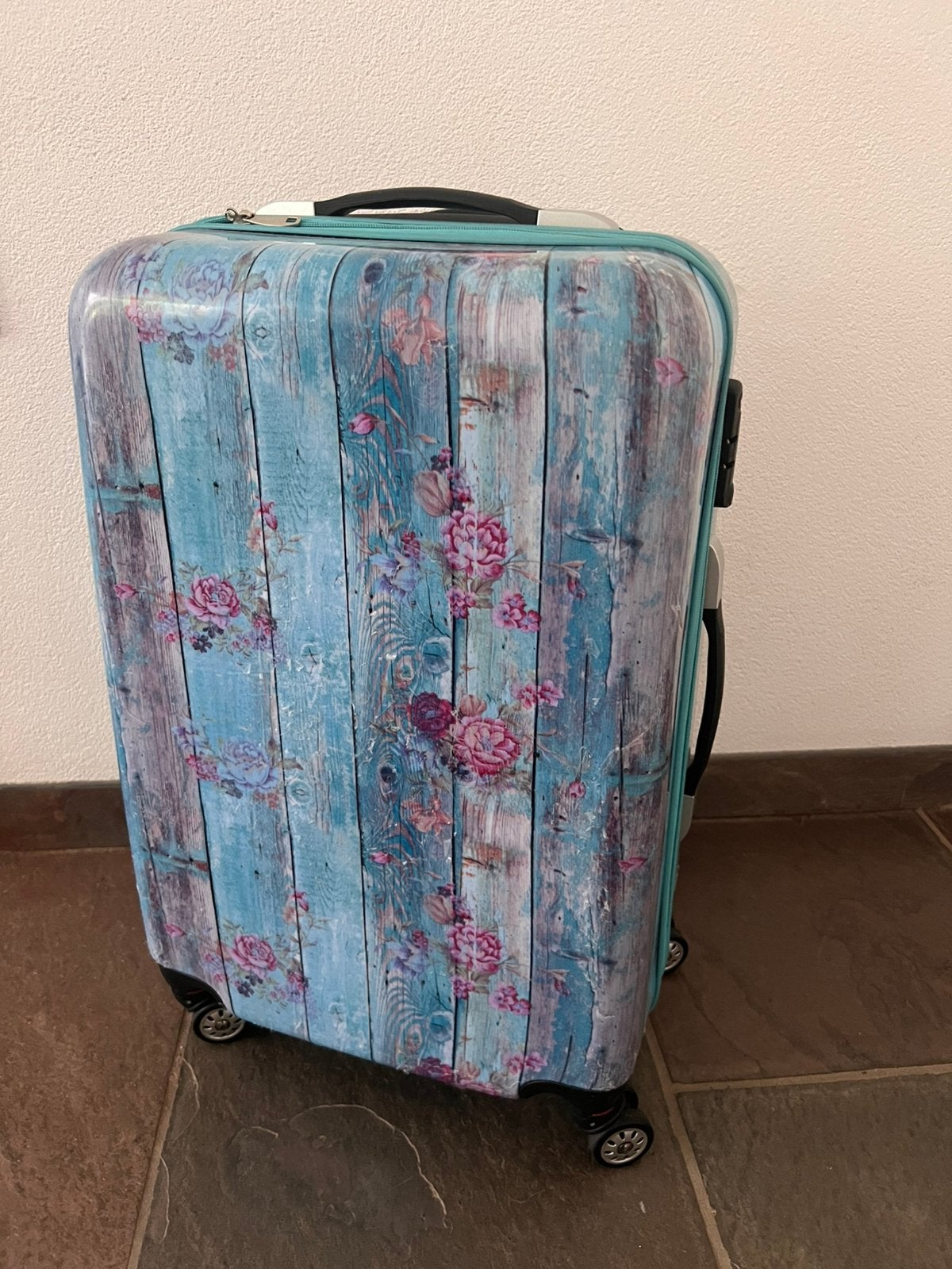 Licht gewicht koffer 60h x 43b x 26, Wieltjes, Hard kunststof, Zo goed als nieuw, 35 tot 45 cm